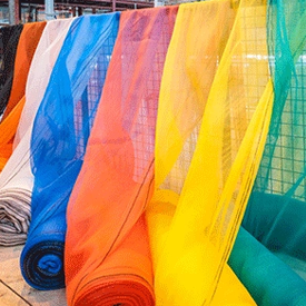 ¿Qué colores están disponibles para las redes de andamios y importan?